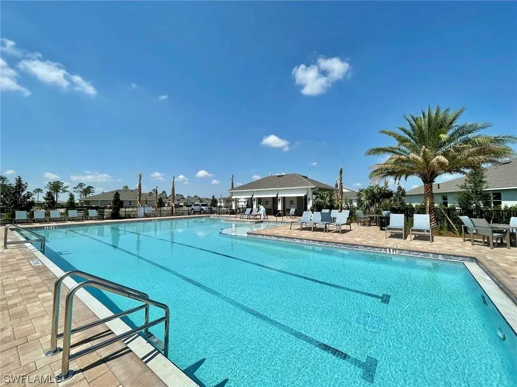 根据今月爆料：reddit.com/r/KanagawaWave…记录一下最近中文推特上的今月事件/?rdt=57147

付希秋牧师在“左逼”横行的佛罗里达Punta Gorda的第一栋房产是一个共管公寓，市场价值约35万美元，现在正以每月2500刀出租。