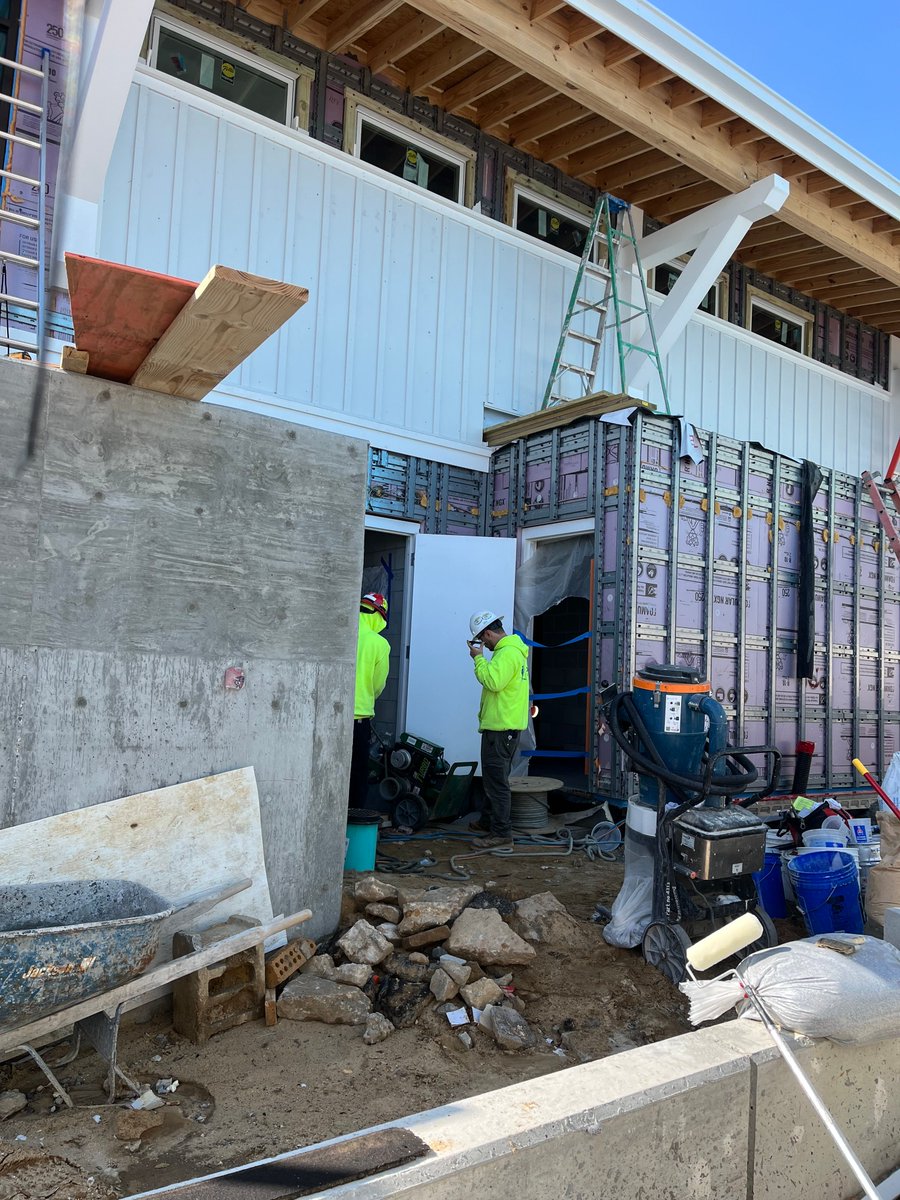 Crews are working hard at the Beach Patrol comfort station, installing siding, pouring flooring, and completing other tasks before summer. Swipe ➡️ to take a look