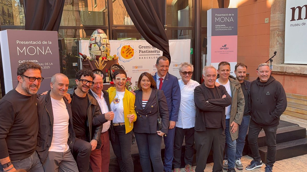 rtvenoticies's tweet image. 🥮 La pastisseria #Escribà dedica la Mona de Pasqua 2025 a la gastronomia catalana.

👉 Està feta de més de 70 kg de xocolata i 10 kg de pasta de sucre | @RTVECatalunya