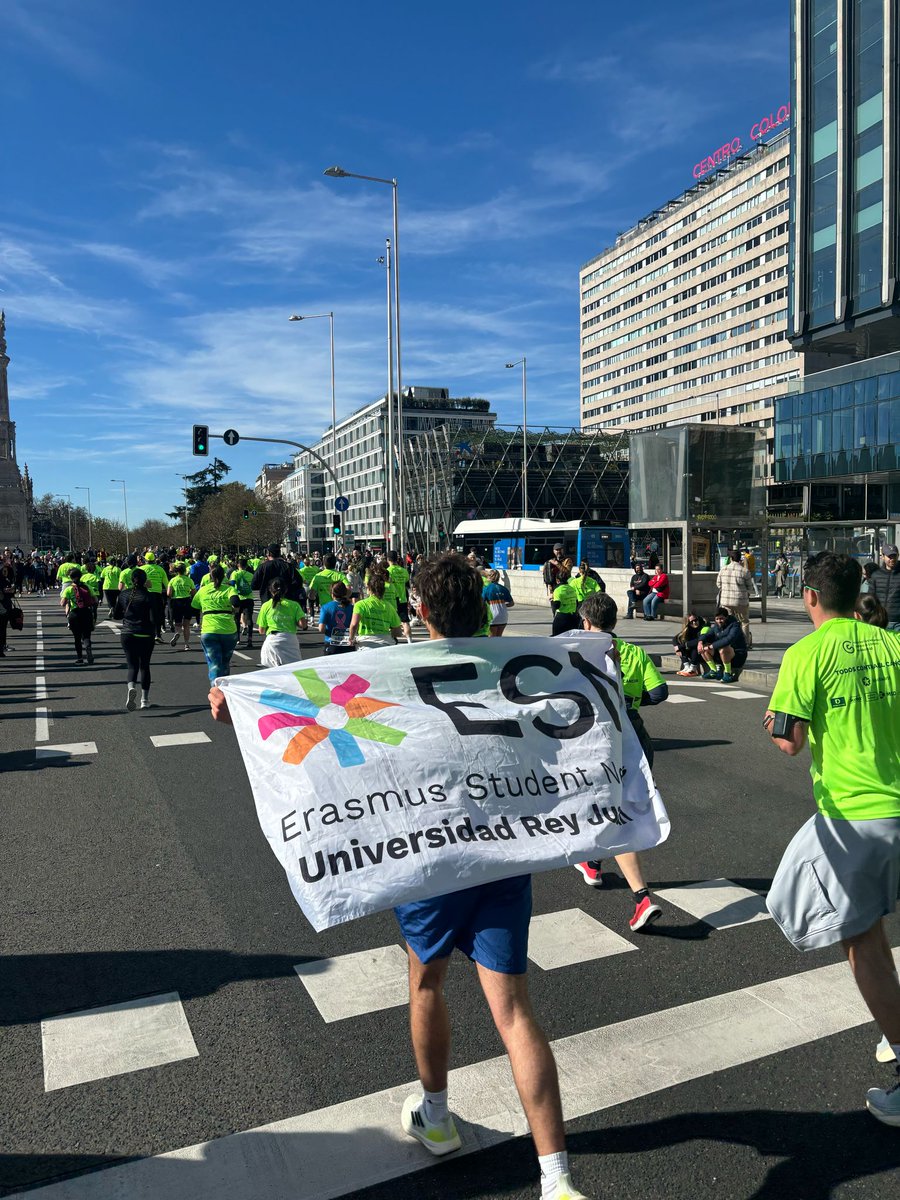 esnurjc's tweet photo. 🏃‍♂️ El pasado 30 de marzo, participamos en la duodécima edición de la #carreracontraelcáncer en Madrid. Queremos dar un enorme agradecimiento a la @ContraCancerEs  por organizar un evento tan único y necesario💖. https://t.co/xIXCMa99M0