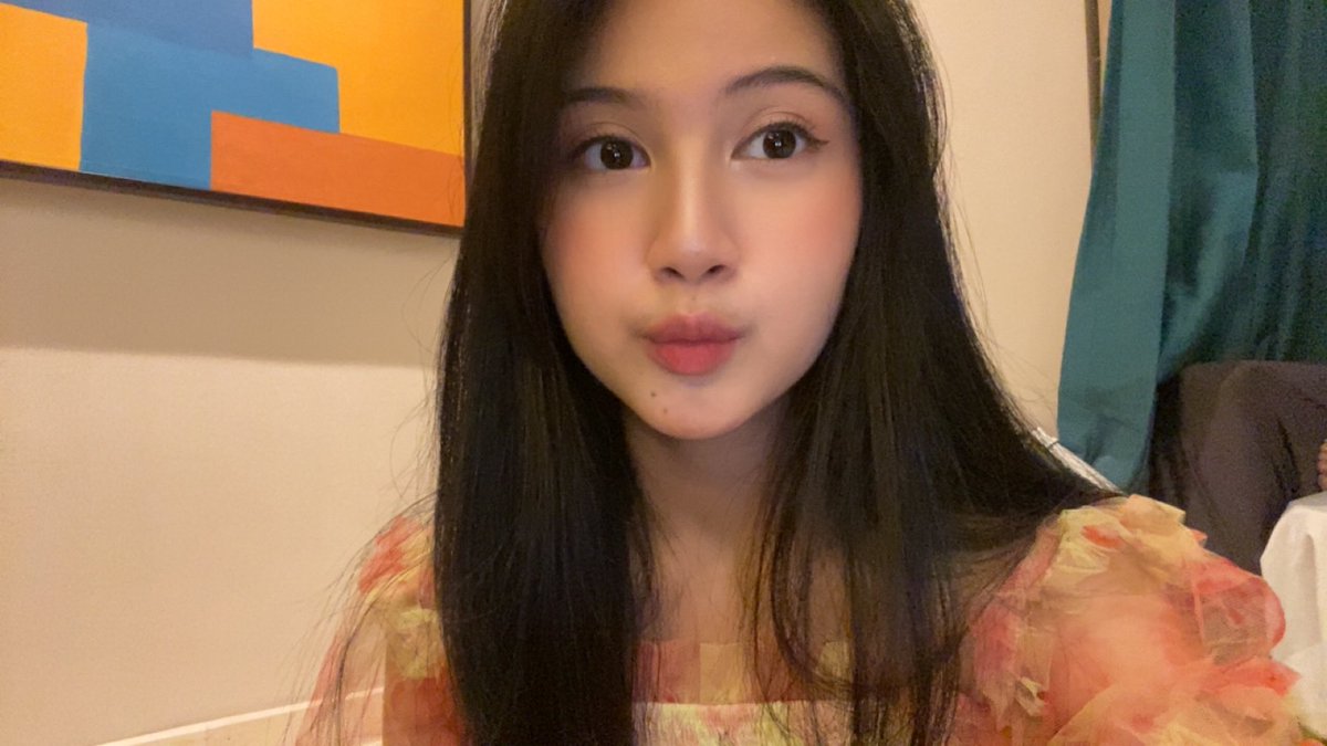 AR_AnindyaJKT48's tweet photo. gimaaannaaa lebaran day 2? https://t.co/6VpmQqQThl