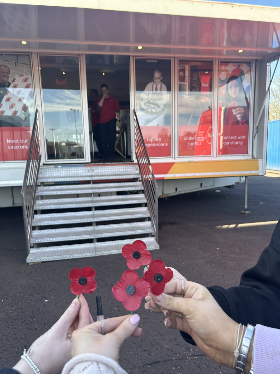 Miss_Scullion's tweet photo. Today our S3 &amp; ASC pupils got to experience @poppy_bud a fantastic resource which provided our young people with lots of information on Remembrance, Poppy Scotland and the Poppy. Thanks so much for visiting our school. @GrangemouthHS @HumanitiesGHS https://t.co/zfFtjYds51