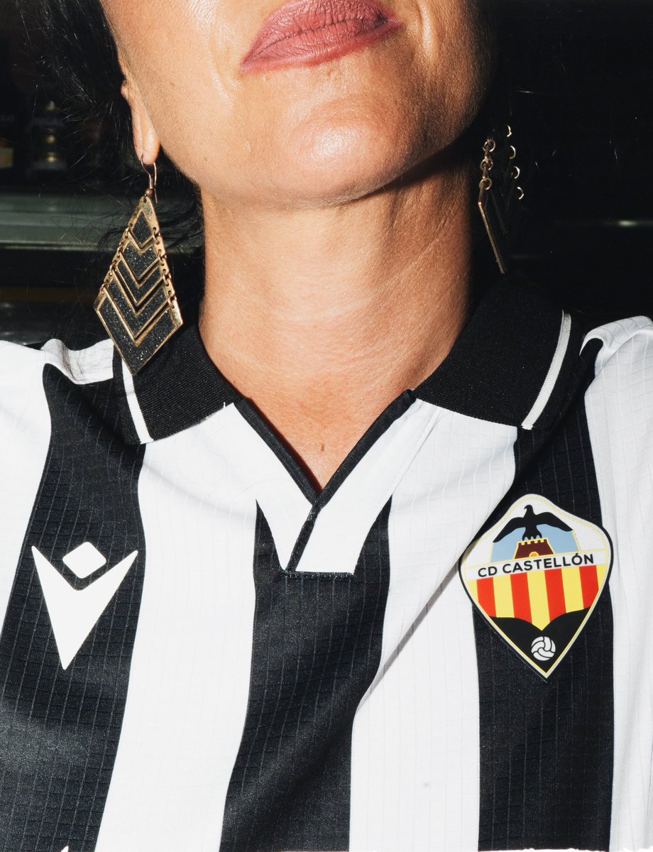 'Grok' és la moda d'ara, el blanc i negre la de sempre 🫡

tienda.cdcastellon.com/equipaciones/p…