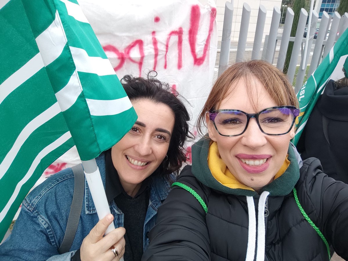 FisascatRoma2's tweet photo. 🔛🔛🔈🔈🟢Oggi in presidio insieme ai lavoratori di #UnipolRental, di fronte alla sede romana dell’azienda, nell’ambito dello #sciopero nazionale indetto, per il #31marzo e il #1aprile, da Filcams-Cgil e Fisascat-Cisl e Uiltucs UIL
Noi #nonarretriamo 💯📣🟢🟢 https://t.co/JIV3hX6UX1