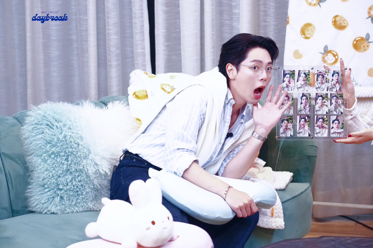 daybreak1204's tweet photo. 👔🤓🤭
🗓 29 MAR 2025
SPRING SWEET DREAMS X UP
#LanlifangxUppoompat
#uppoompat https://t.co/wfErcEtrAt