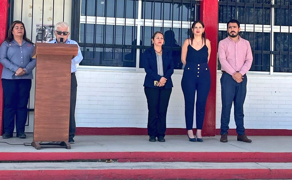 pattygmiranda's tweet photo. Hoy acudimos a realizar los Honores a la Bandera 🇲🇽 a nuestro #CECATIS No. 22 en el Municipio de #SJDR #Querétaro, en compañía de nuestro Director, el Lic. Prior Hernández Corona y la Jefa de Vinculación, la Lic. Virginia Jaimes Jiménez.  Agradezco a nuestro #TalentoCECATI su compromiso. También dimos un mensaje sobre el Combate al Fentanilo.
Porque la #Educación es el #Corazón de la #Transformación.
#TalentoCECATI 
#EducarEsTransformar
@gonzalo_espina