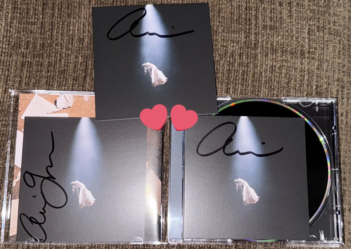 ariotero_'s tweet photo. signed cds pt 2 🤭🤭 #ArianaGrande #eternalsunshinedeluxe #signedcds https://t.co/CeXa436I7z