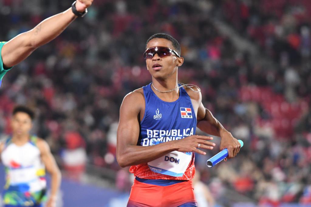 ElDia_do's tweet photo. Yeral Núñez, otro alumno de Félix Sánchez, busca emular al maestro en 400 metros con vallas
Más en: https://t.co/fTSVyZlQ3X

 #Atletismo #400Metros #YeralNúñez #FélixSánchez #periódicoeldía https://t.co/QLPY2Wi8uW