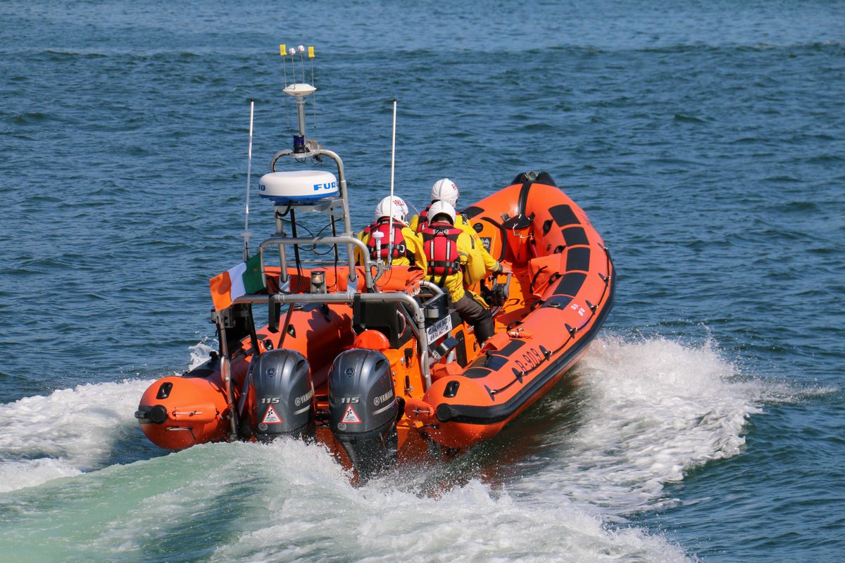 Kinsale RNLI comes to the aid of stranded walker who gets cut off by tide rnli.org/news-and-media…