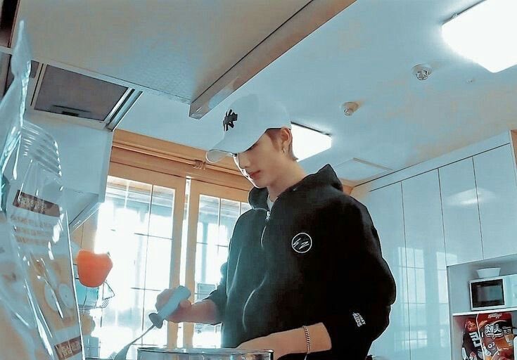 adorableferret_'s tweet photo. 나중에 나랑 이얘기좀 하자

부모님 사랑 원없이 받고자랐을법한 외동아들이 도대체 어쩌다 이런 가출청소년미를 얻게된 건지 깊은 토의가 필요함

진짜이건너무가출팸같잔아…………… https://t.co/WIBeHxigAT