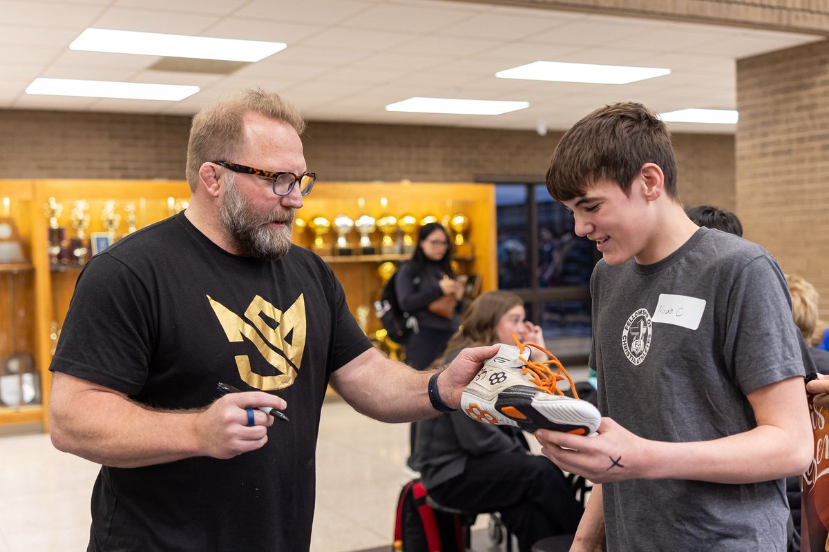 Press Pass Sports (@presspasssports) on Twitter photo Olympic gold🥇medal winners Brandon Slay, Jordan Burroughs conduct wrestling clinic drawing big numbers in town. Here’s the story by <a href="/Lee_Passmore/">Lee Passmore</a> #txhswrestling ..
🔗 presspass.news/brandon-slay-j… Olympic gold🥇medal winners Brandon Slay, Jordan Burroughs conduct wrestling clinic drawing big numbers in town. Here’s the story by <a href="/Lee_Passmore/">Lee Passmore</a> #txhswrestling ..
🔗 presspass.news/brandon-slay-j…