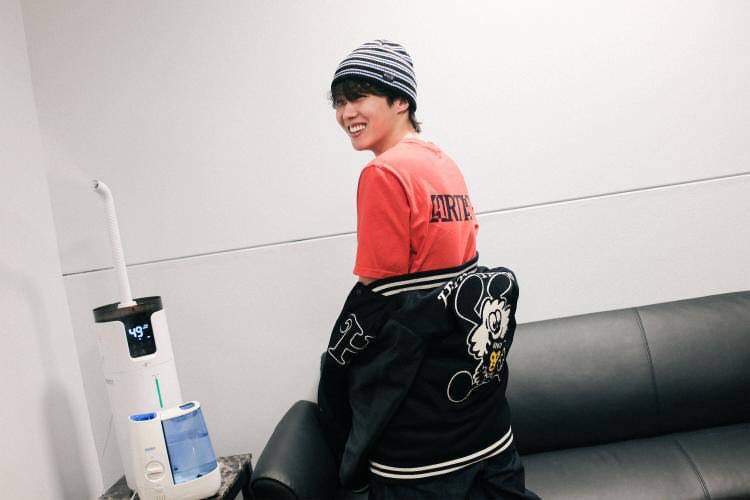 Me7with's tweet image. Actualización del canal #HopeTo de BTS en Instagram | 250401

💜 Recuperación de condición completada 😆✨ 

En la 📸: Bienvenido al Oakland Arena, J-Hope

Link del canal: instagram.com/channel/AbYmW6…