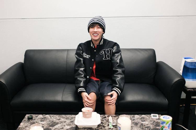 Me7with's tweet image. Actualización del canal #HopeTo de BTS en Instagram | 250401

💜 Recuperación de condición completada 😆✨ 

En la 📸: Bienvenido al Oakland Arena, J-Hope

Link del canal: instagram.com/channel/AbYmW6…