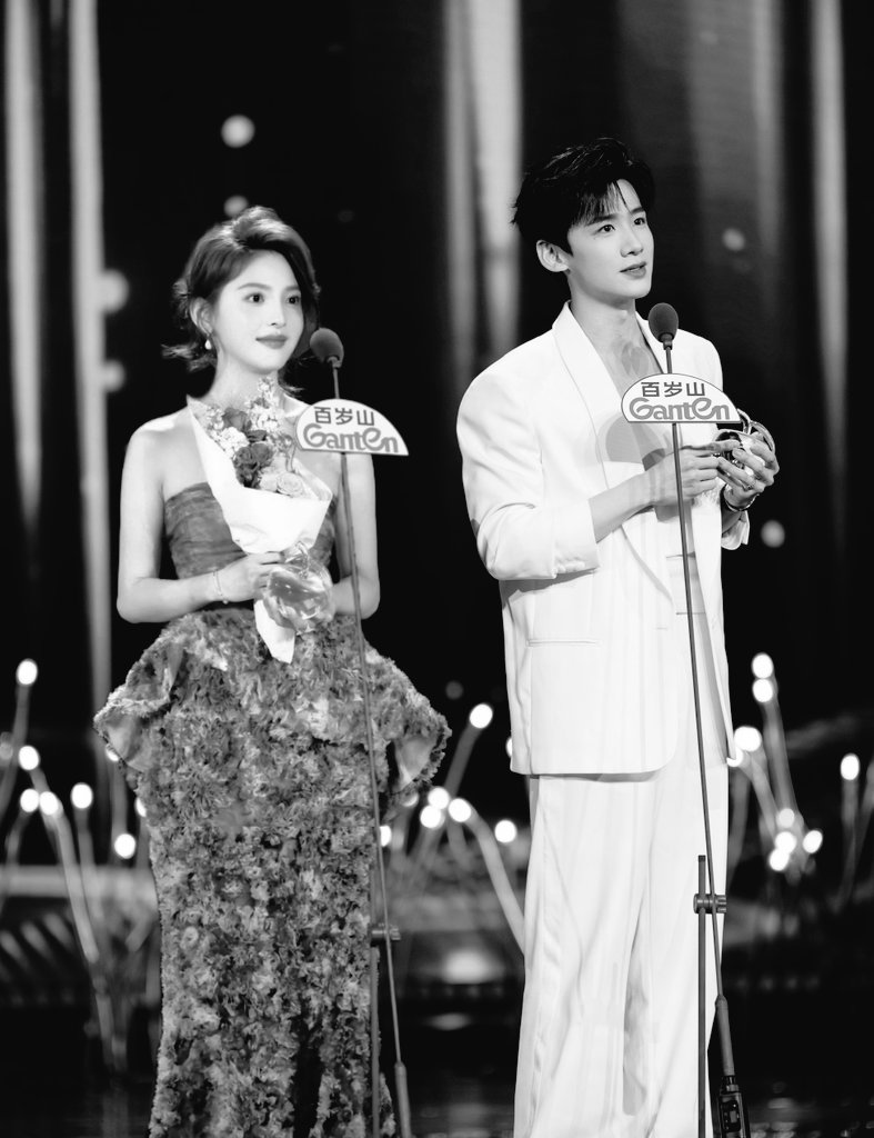 herdramass's tweet photo. Manifesting #TheFirstFrost to win awards on every award shows! I hope we get to see them together, receiving the awards they truly deserve ✨ https://t.co/vYJv1Uic86