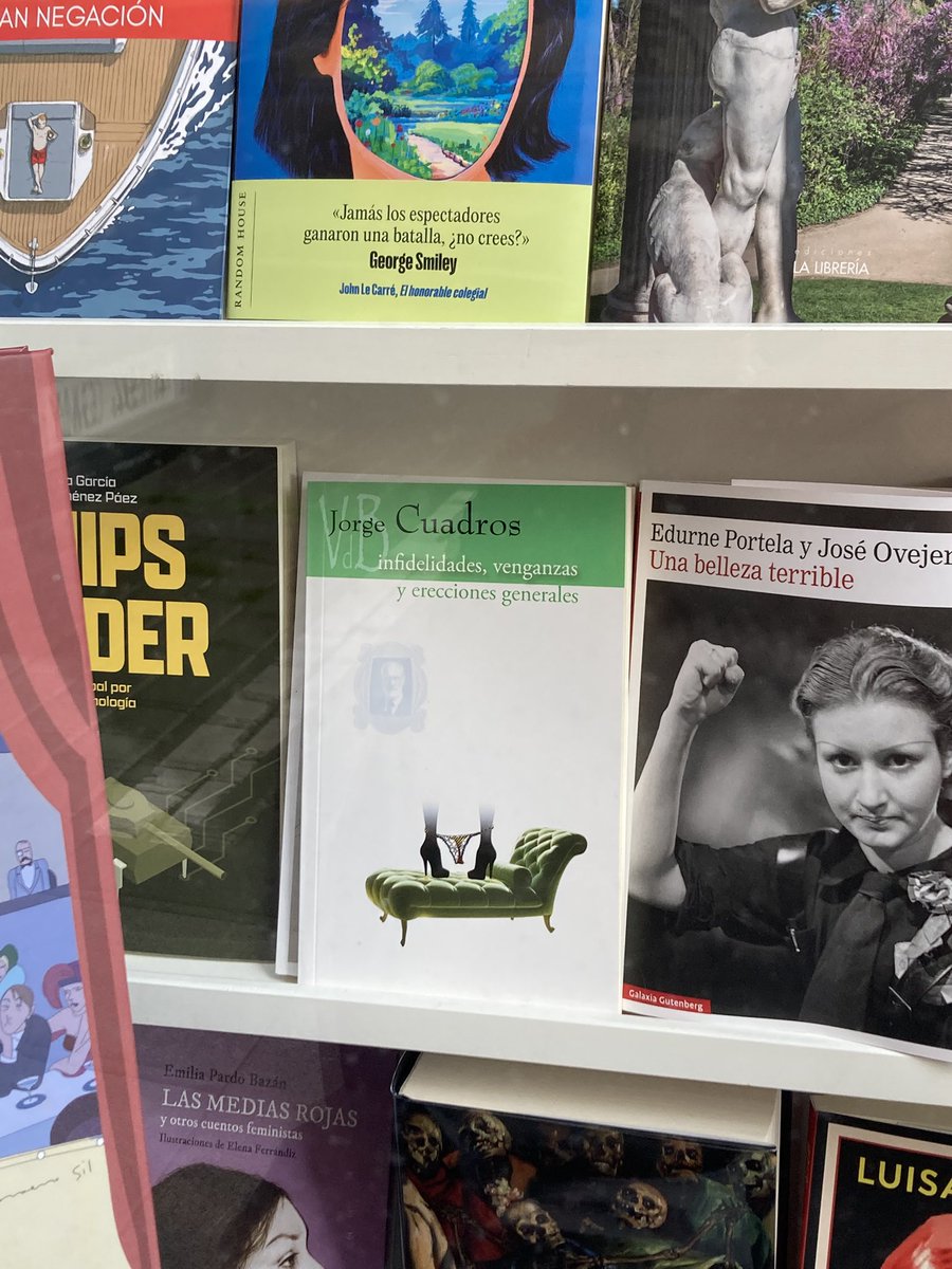 CuadrosJorge's tweet photo. ¡Qué libros más interesantes se pueden encontrar en el escaparate de Librería Reno! ❤️❤️❤️ https://t.co/ErlBlBOvag
