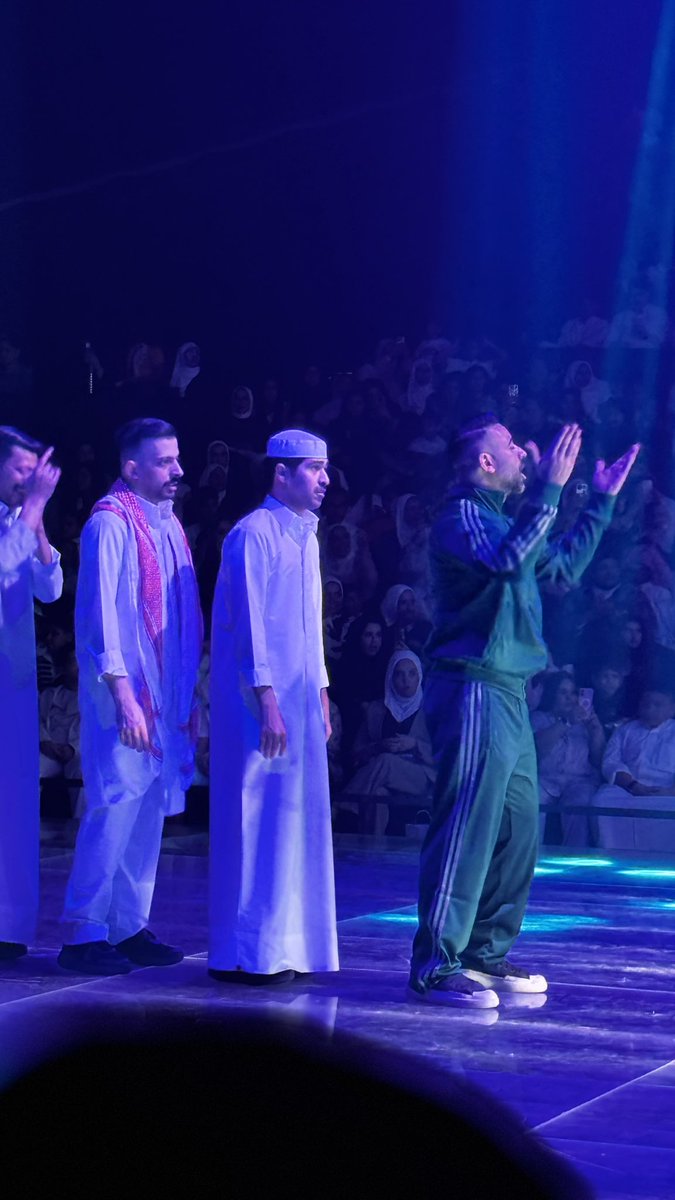 مسرحية المدينه الترفيهيه عجيييبه عجيييبه عجيبه من اغاني واستعراض وديكور واضاءه ساعه وشي من المتعه روووعه 
#المدينه_الترفيهية