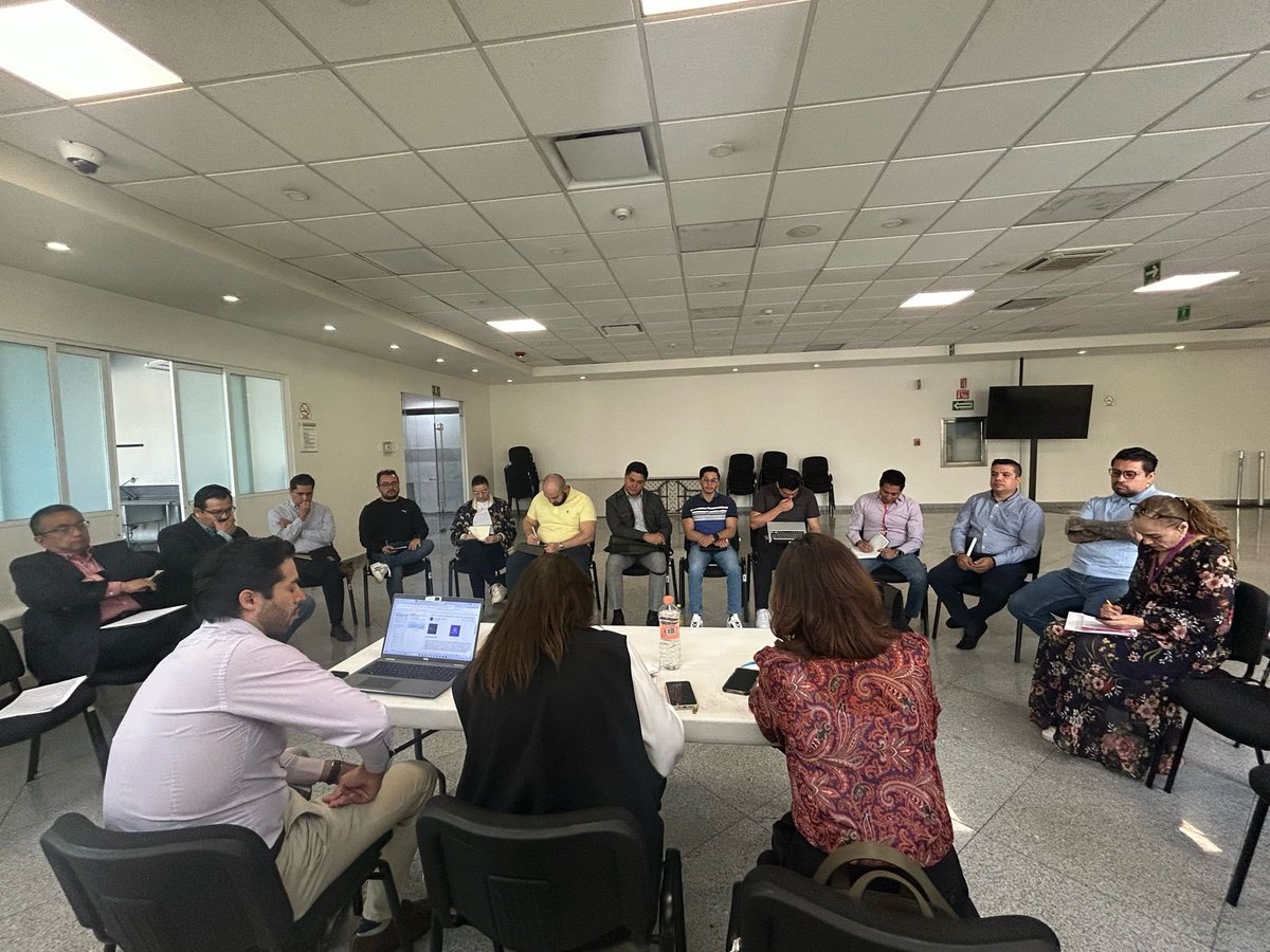 Me encuentro reunida con este gran grupo de personas con quienes compartimos esfuerzo, dedicación y principios. Estamos aquí para resolver cualquier duda y asegurarnos de que la entrega-recepción se haga con total transparencia, como siempre lo hemos hecho. Previo a la sesión