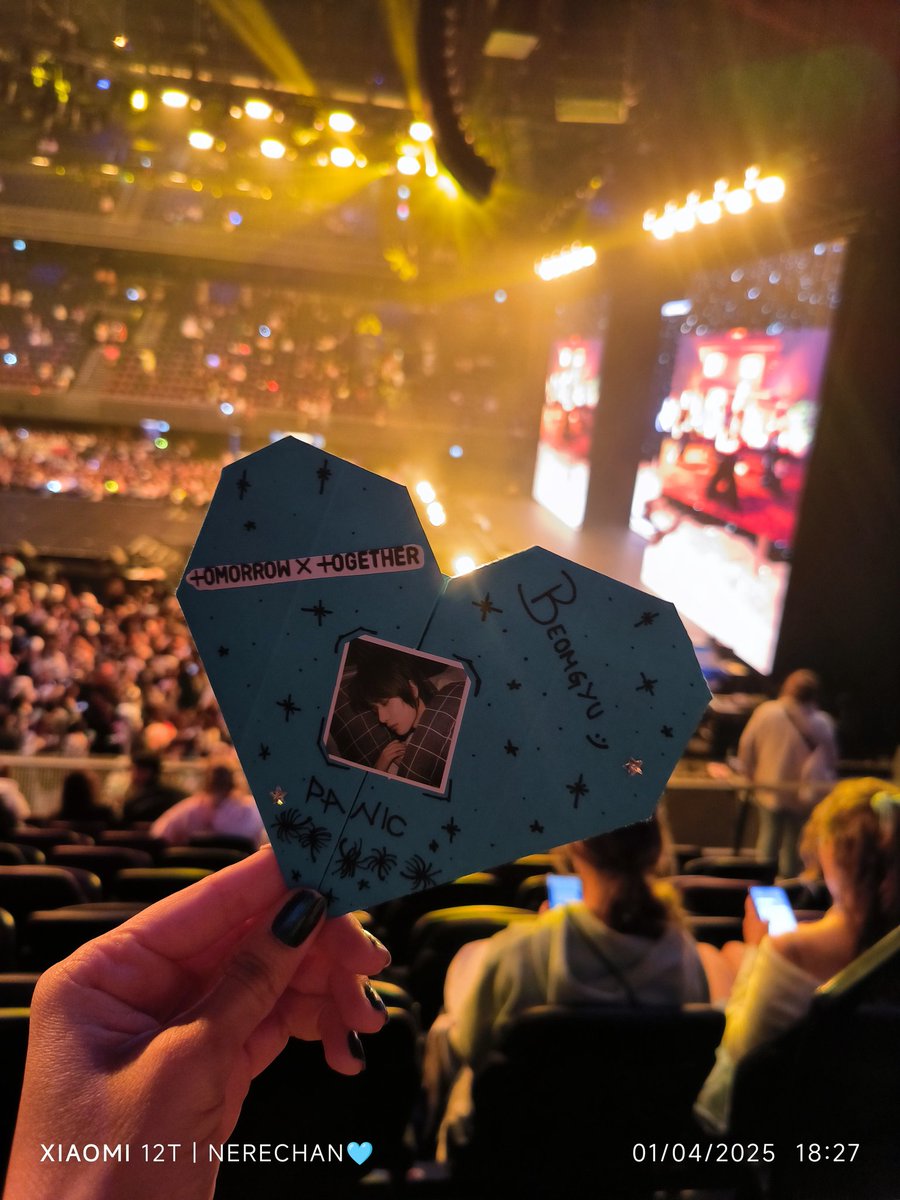 ILoveJeybiAnd1D's tweet photo. #OurHeartsForTXT #TXTinAmsterdam #MOAdam @TXT_NL 🩵 https://t.co/slqHvwgnGb