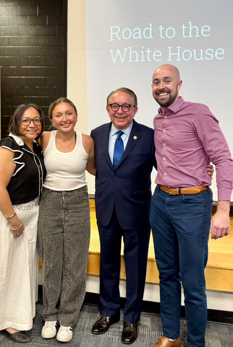 ISG_DC's tweet photo. President of ISG, Mickey Ibarra, visited Boulder Creek High School in Phoenix to deliver his "Road to the White House" talk to over 120 AP History students. He shared insights from his role as Director of Intergovernmental Affairs and offered powerful tips for success. https://t.co/VvGkNi0r5I