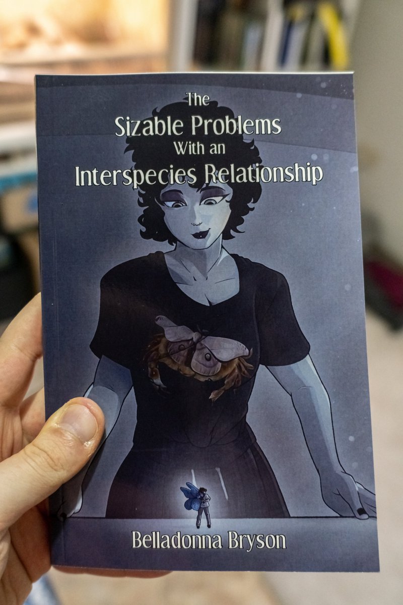thesigmaarts's tweet image. Sooo... I made the cover for a book :3

You can find this print-on-demand size love book here: lulu.com/shop/belladonn…

And so you all know this is not an April Fool's or not a trusted site here is a pic of me with the book at hand~

#sizetwitter #giantess #SPIR
