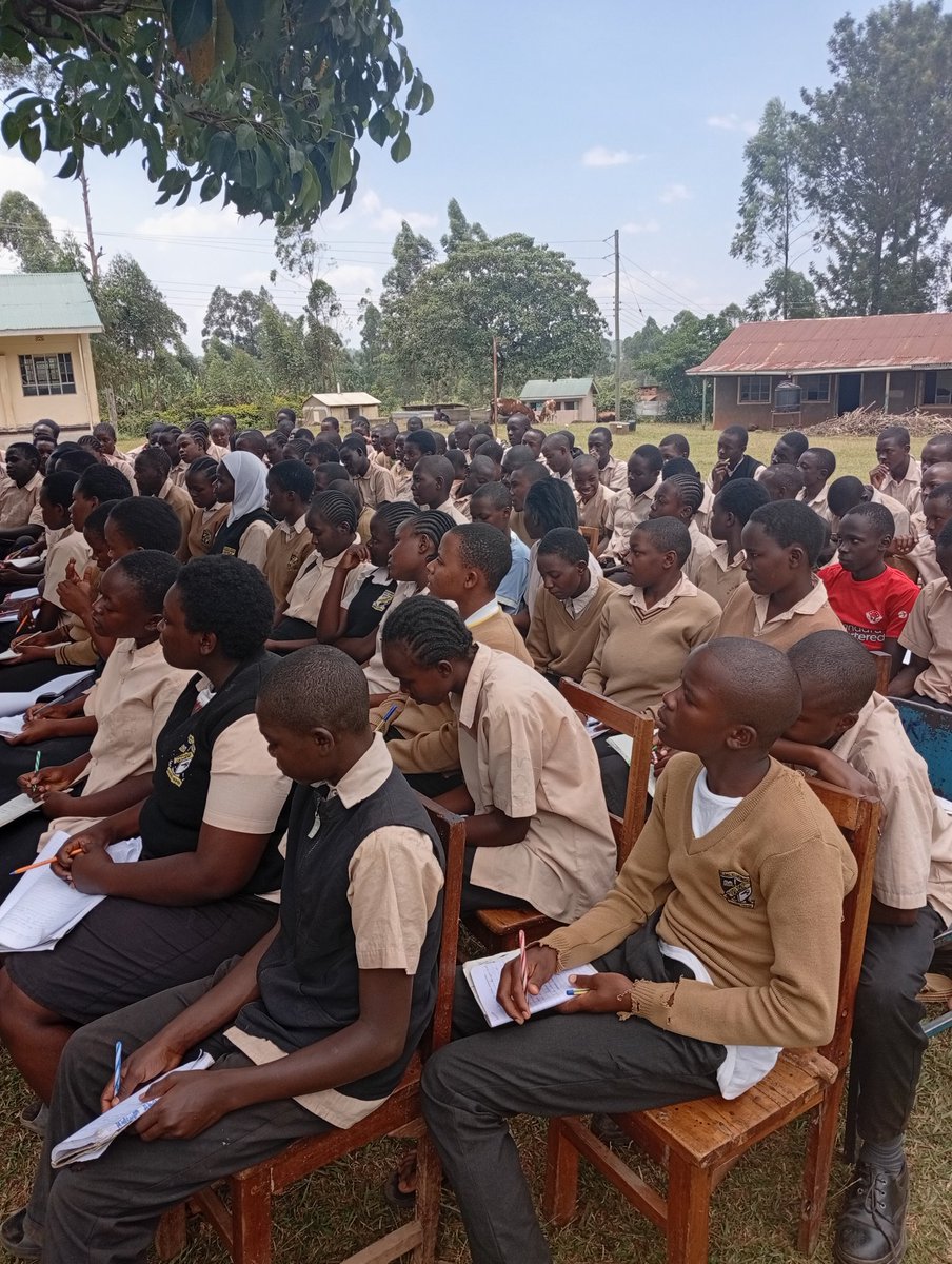 VihigaSnetwork's tweet photo. Modelling feature leaders through career guidance and mentorship at Demesi secondary school.
@VihigaSnetwork  on the move.
@charlruto 
@ACSAP_K .
Mbele iko sawa.. https://t.co/ZO7mv9nFBe