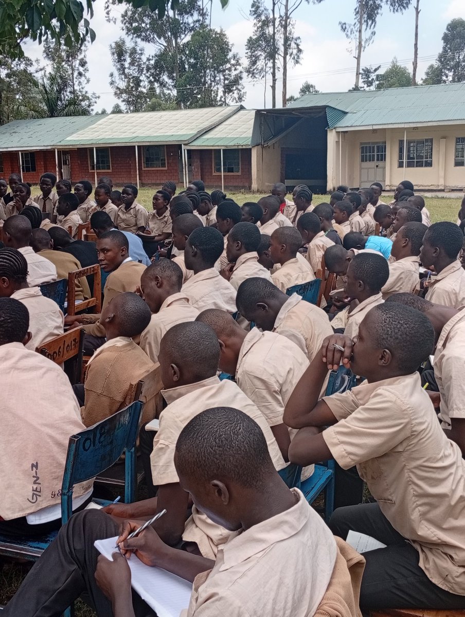 VihigaSnetwork's tweet photo. Modelling feature leaders through career guidance and mentorship at Demesi secondary school.
@VihigaSnetwork  on the move.
@charlruto 
@ACSAP_K .
Mbele iko sawa.. https://t.co/ZO7mv9nFBe