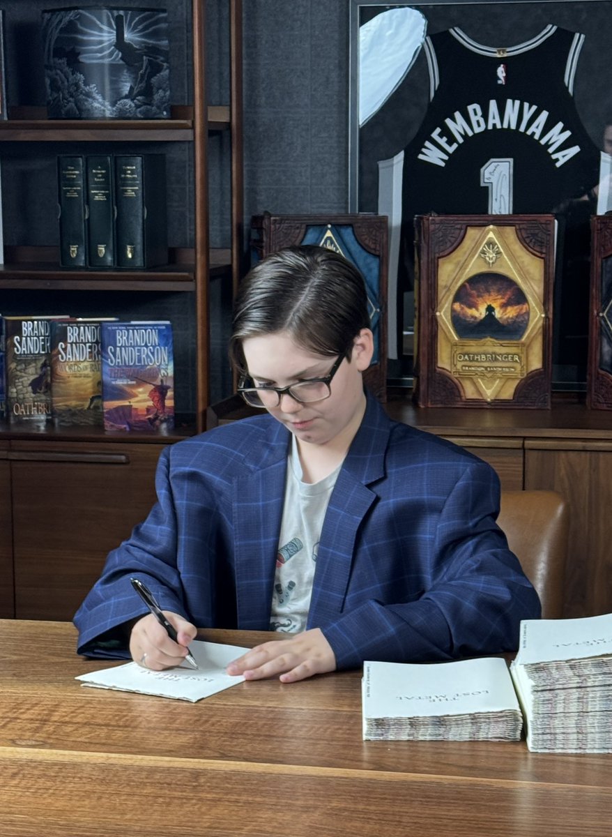 Does <a href="/BrandSanderson/">Brandon Sanderson</a> look a little… different today?