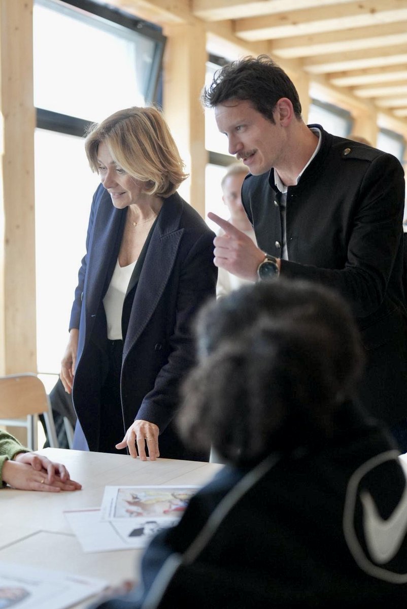 PierreLiscia's tweet image. Peut-on caricaturer dieu et les religions en démocratie ?✏️
C'est le débat que nous avons lancé avec les élèves du lycée Evariste Galois de Sartrouville, en présence de Riss, le directeur de la rédaction de Charlie Hebdo, d'Élisabeth Badinter et de @vpecresse. #ToujoursCharlie