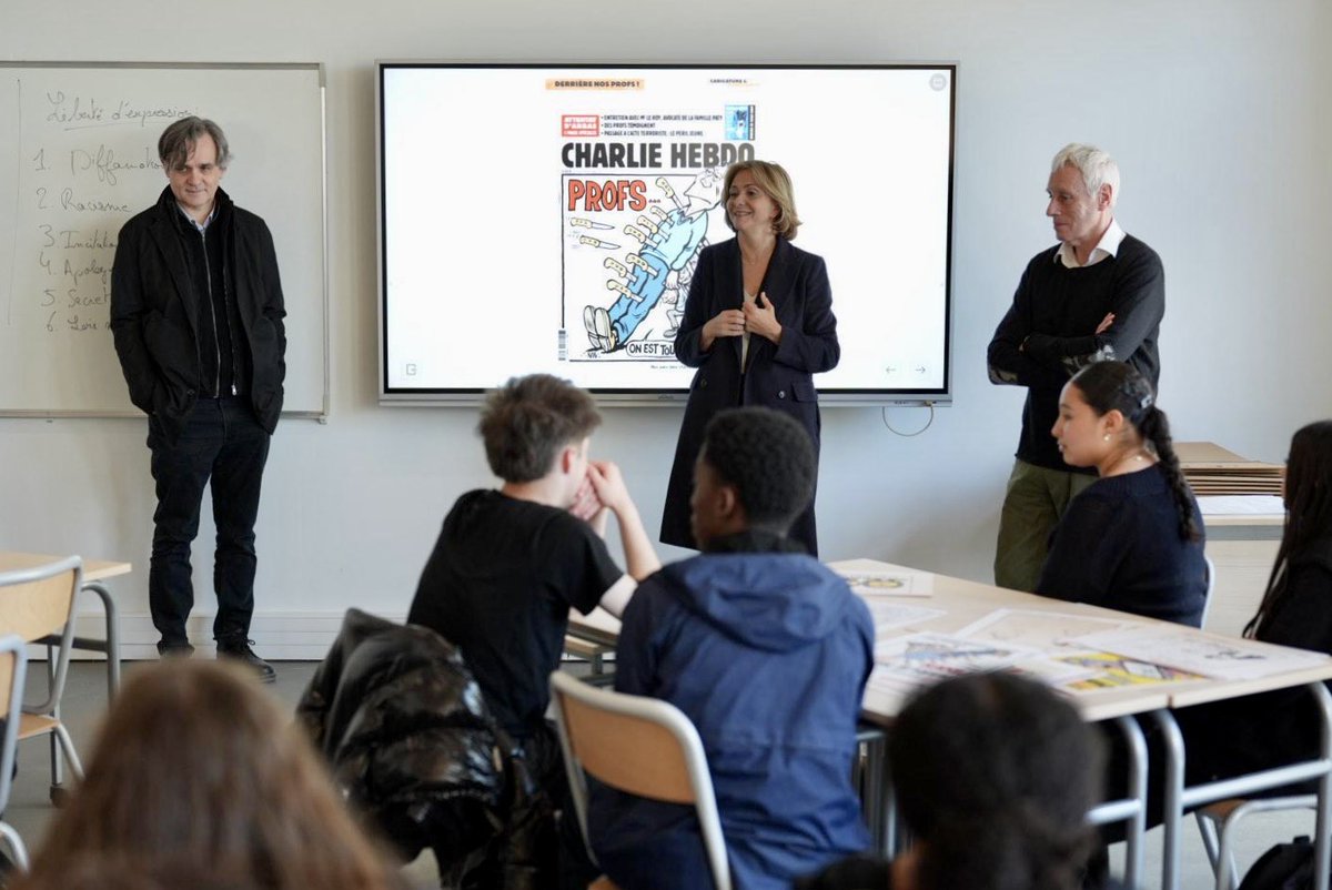 PierreLiscia's tweet image. Peut-on caricaturer dieu et les religions en démocratie ?✏️
C'est le débat que nous avons lancé avec les élèves du lycée Evariste Galois de Sartrouville, en présence de Riss, le directeur de la rédaction de Charlie Hebdo, d'Élisabeth Badinter et de @vpecresse. #ToujoursCharlie