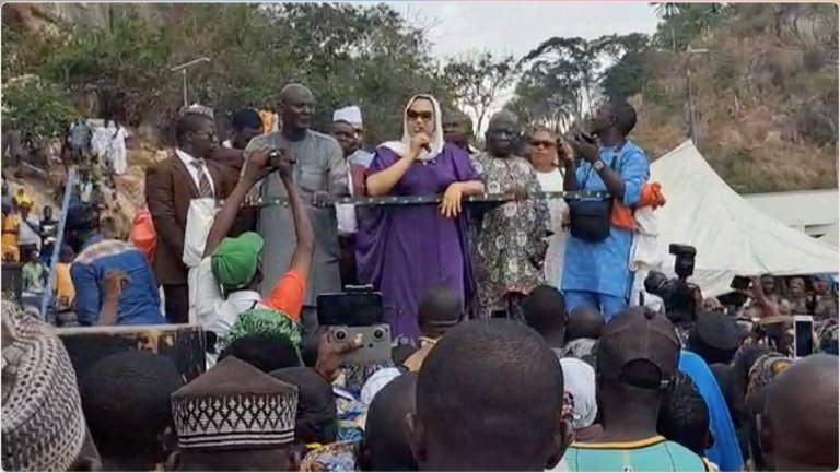 radionigeriahq's tweet image. Natasha defies govt's ban, holds 'homecoming rally'
#NATASHA #Rally #Kogi radionigeria.gov.ng/2025/04/01/nat…