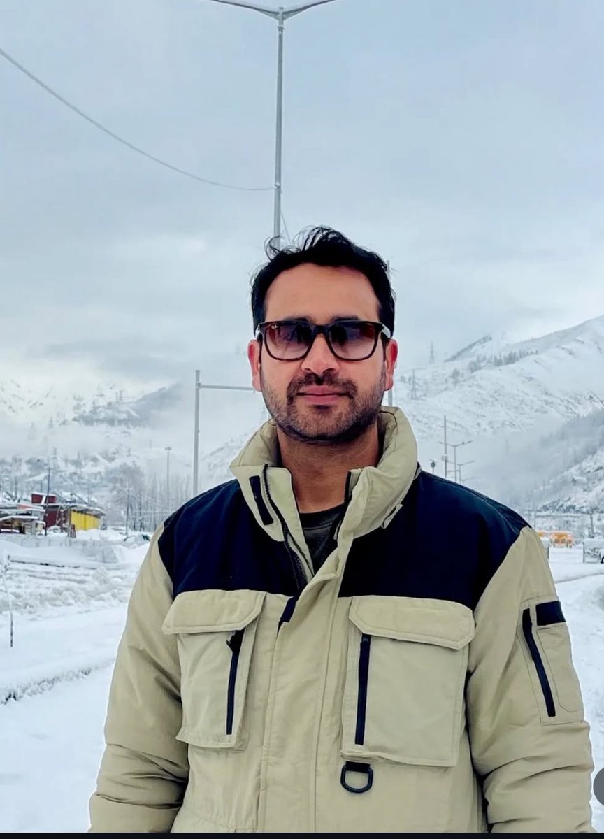 ShahrukhKhan_JK's tweet photo. Rizwan Asger @SDMBanihal – a rare example of honesty &amp; dedication in public service. His transfer is a big loss for Banihal, but his legacy of fairness &amp; commitment will be remembered. Wishing him the best for the future! @DIPRRambandic @LifeMigzara @dcramban #TruePublicServant https://t.co/8enWqmmhjS