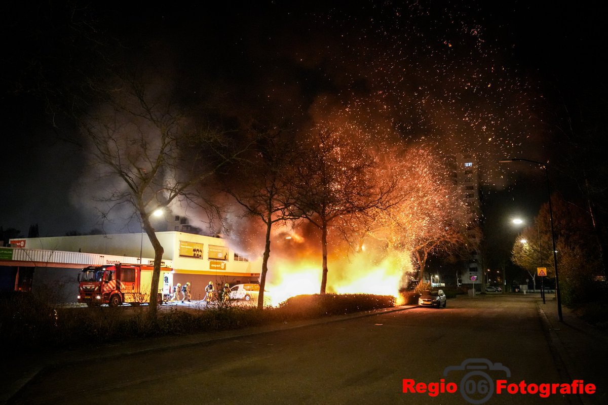 Bakwagen brandt volledig uit in Apeldoorn
