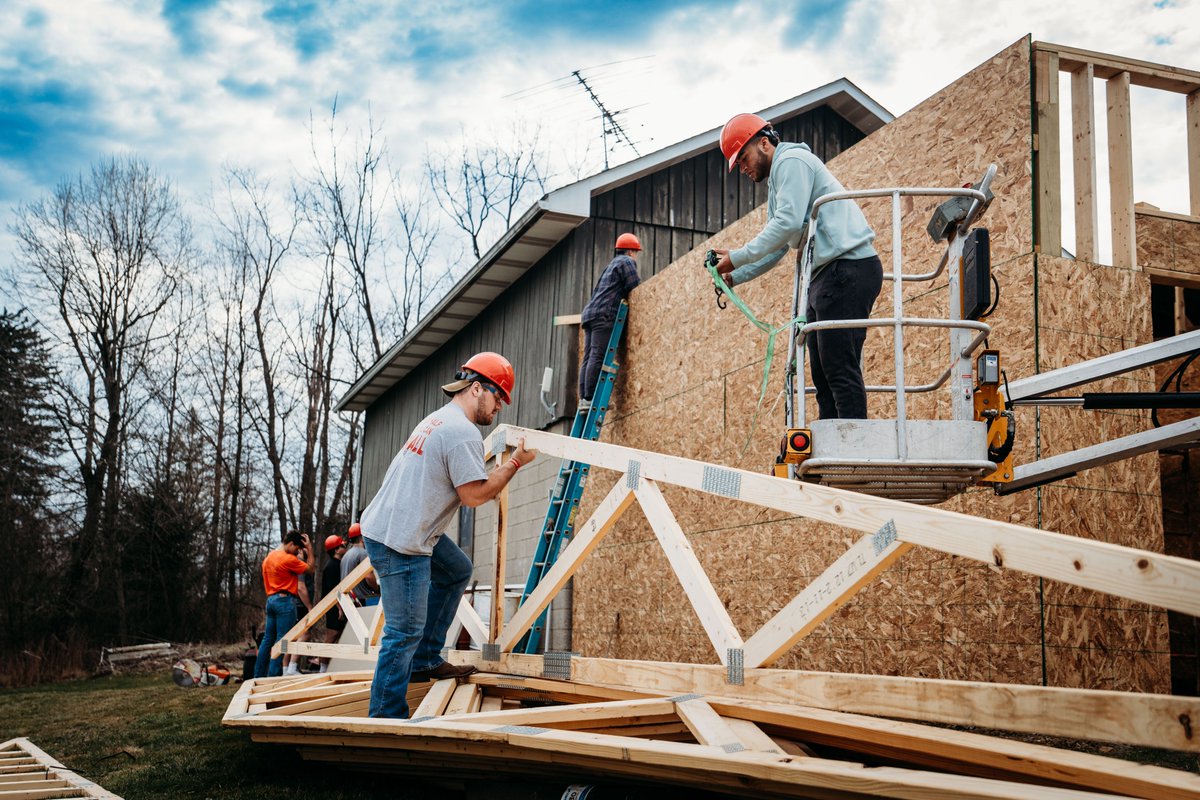 A group of Grove City College men and their residential staff teamed up to serve the local church and other organizations near Grove City. They spread out across several communities to make a difference through service! It’s the first of what we hope will be many such service