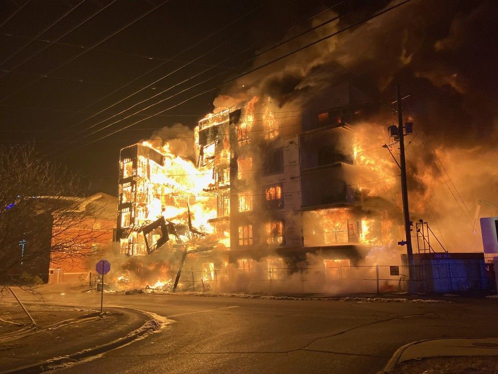 Bells Corners apartment building destroyed by fire ottawacitizen.com/news/bells-cor…