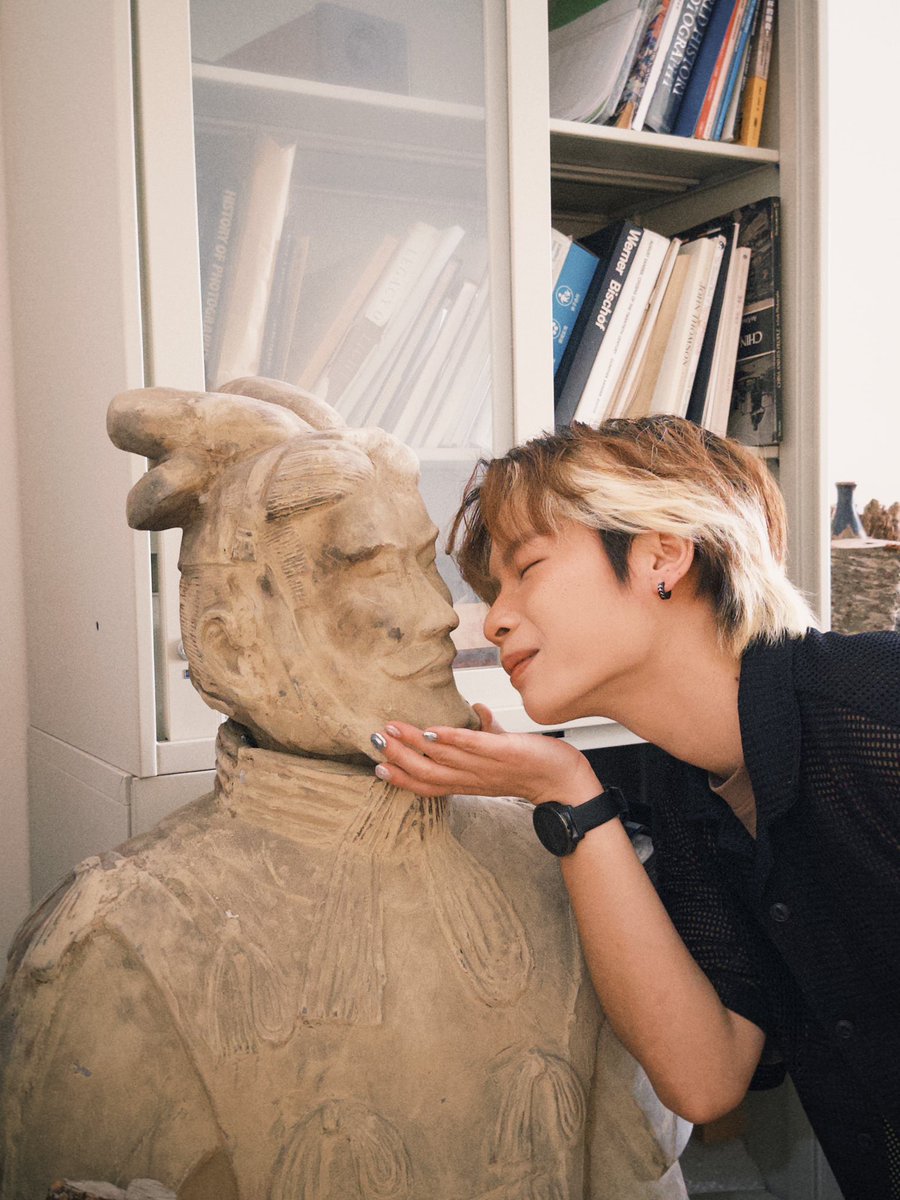 Hesper111's tweet photo. 好像太久沒發文了😂

分享一下我們學校的馬俑哥 https://t.co/0v2kx0NaWT