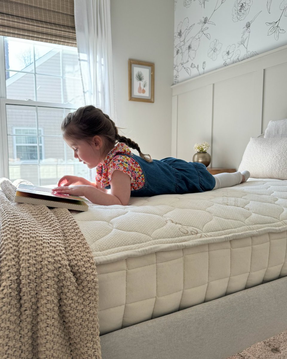 Welcome the season of growth with the Verse Organic Kids Mattress! 🌷

Designed for kids but strong enough for adults, this mattress supports your little ones for endless seasons of restful and restorative sleep.

Learn more at naturepedic.com/verse-organic-…

[📸 IG: at_home_with_britt]