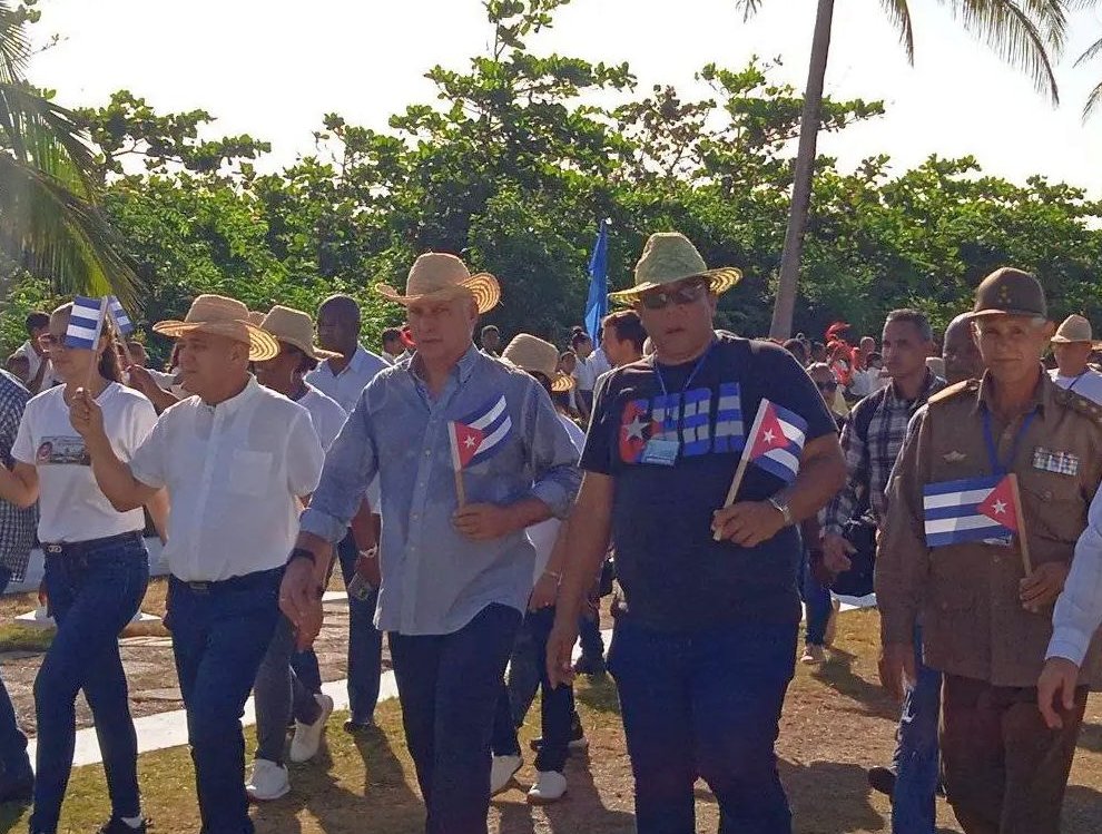 #Cuba🇨🇺 Encabezó Presidente <a href="/DiazCanelB/">Miguel Díaz-Canel Bermúdez</a> tradicional marcha desde #Baracoa hasta #Duaba; jóvenes recrearon aquel momento histórico, que marcó la llegada de los principales líderes de la Guerra de Independencia para la continuidad de la #Revolución Cubana 

juventudrebelde.cu/cuba/2025-04-0…