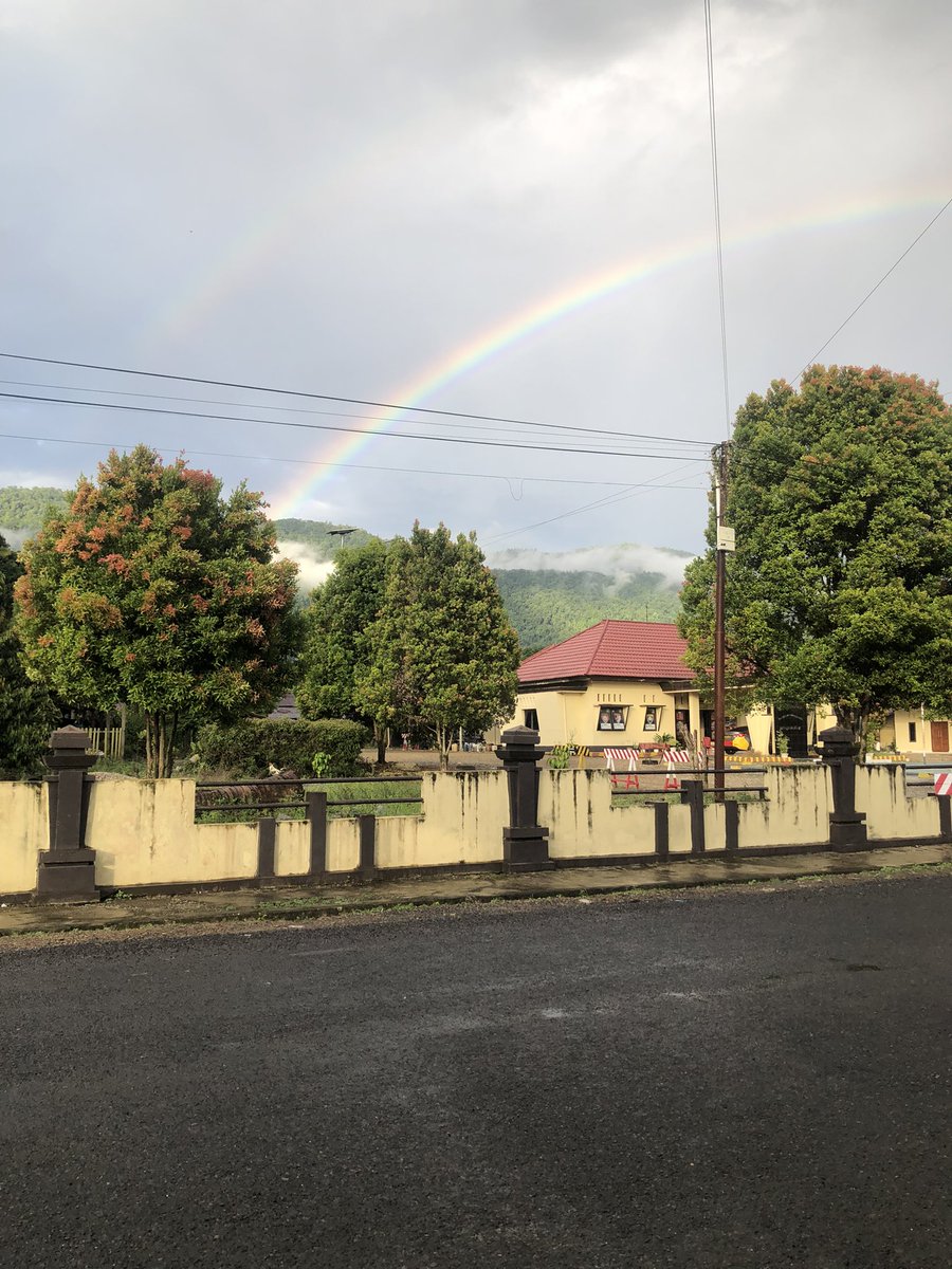 Yah itu betul, aku mencintaimu, tapi aku juga mencintai diriku.