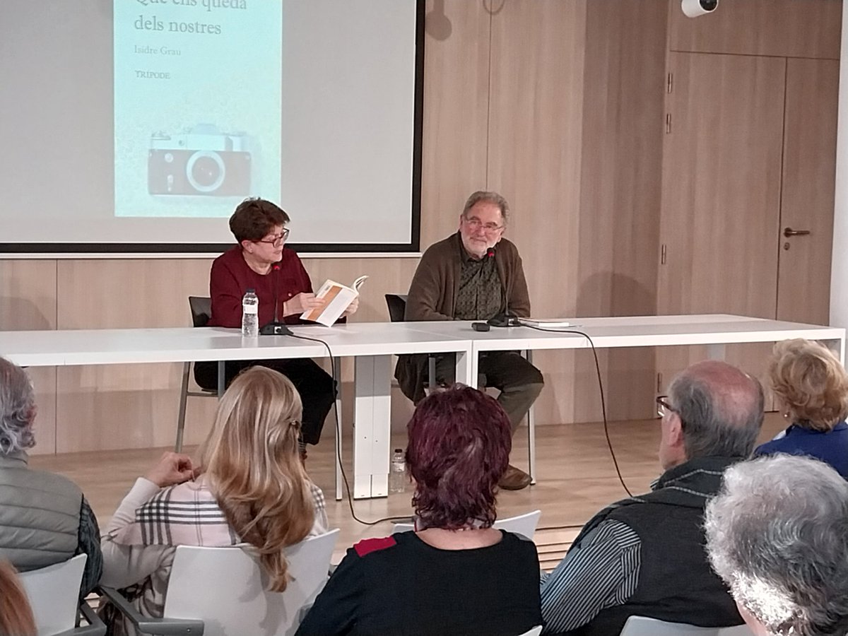 Presentació de "Què ens queda dels nostres" (Ed. Trípode), la nova obra d'Isidre Grau, a l'Espai Granados. Memòria dels seus, que ara esdevindran els nostres.