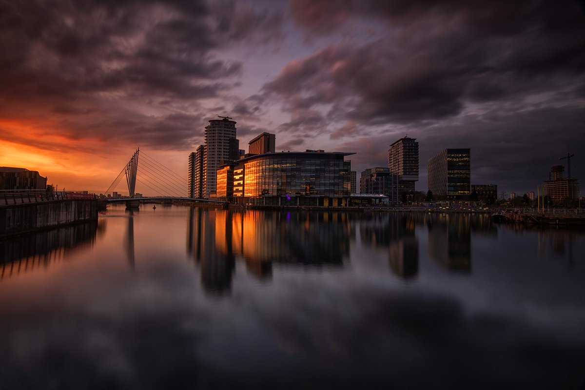 Media City Sunset 

Just back from an overnight stay at Salford Quays in Manchester, and what stunning conditions we had. The sunset over Media City last night was glorious, that golden reflection on the BBC building really caught my eye :) 

#SalfordQuays #Manchester