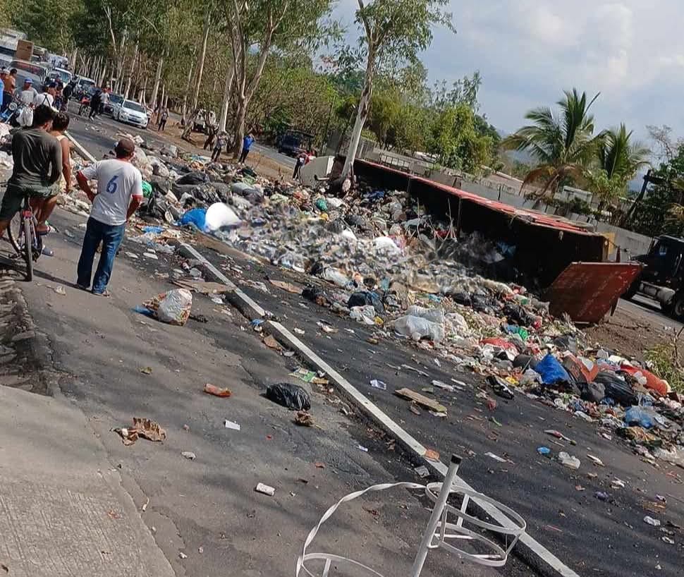 Esta imagen es la mejor ilustración de en lo que se ha convertido El Salvador con el corruptazo de <a href="/nayibbukele/">Nayib Bukele</a>