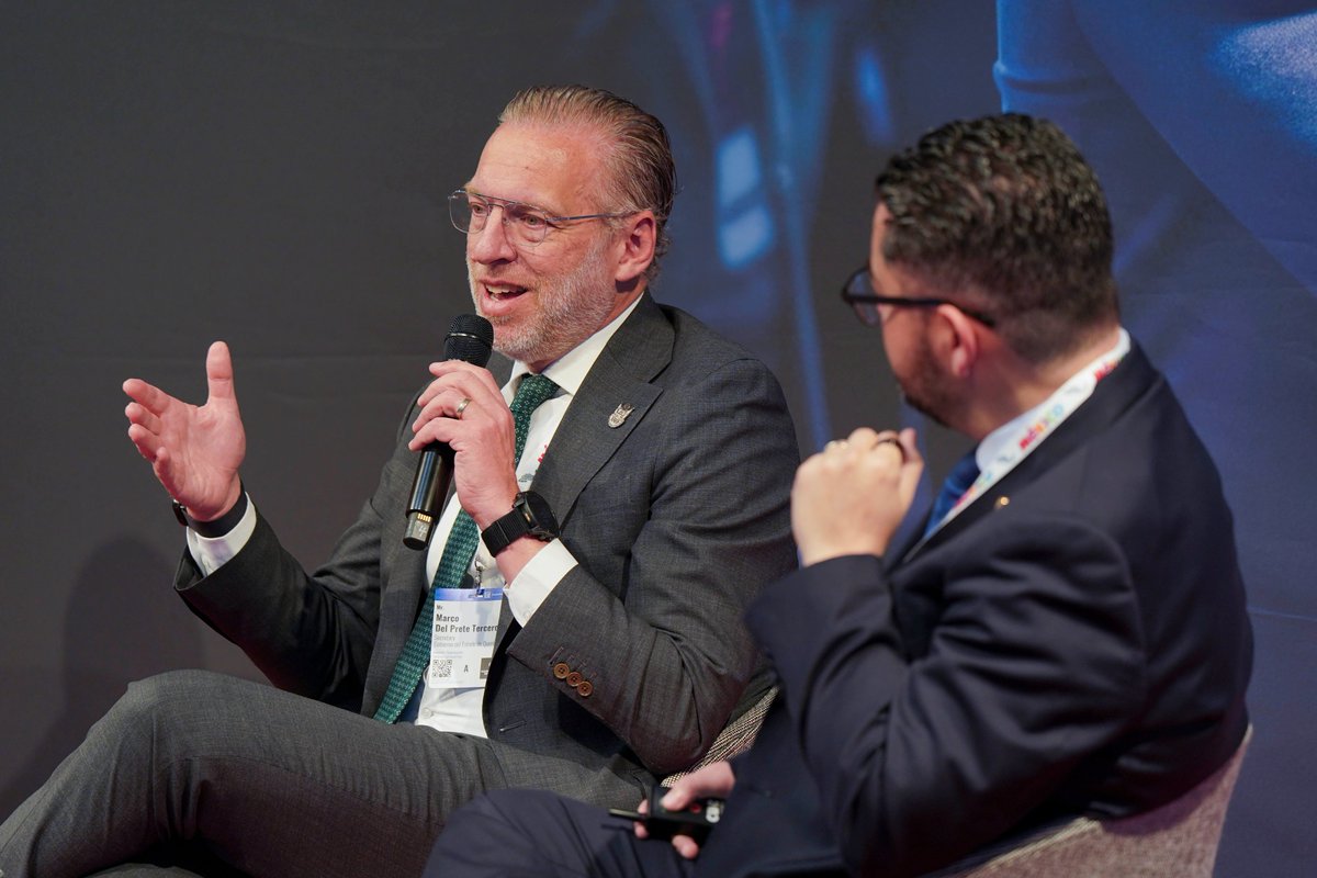 En el segundo día en <a href="/hannover_messe/">HANNOVER MESSE</a> 2025, participé en el Seminario "México 4.0: La Nueva Era de Oportunidades", analizamos cómo la automatización, inteligencia artificial y digitalización transforman nuestra economía. Junto a representantes de gobierno y líderes industriales,