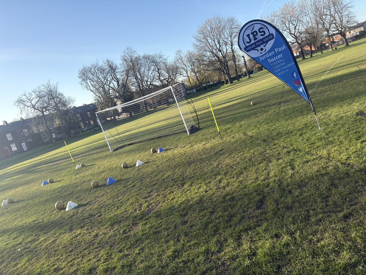 JordanPaul23_'s tweet photo. Summer nights are back which means back to it with @jpsoccer_ for one2ones and group sessions ⚽️⚽️⚽️ https://t.co/2vD0jyV2GR
