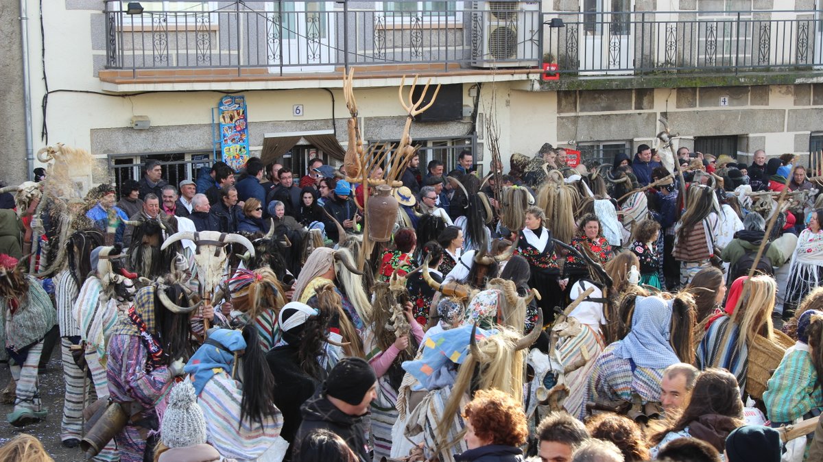 Mascarávila vuelve a Hoyocasero el 12 de abril! 🎭 Música, danza y tradición abulense en su máximo esplendor. ¡No te lo pierdas! #Mascarávila #ÁvilaTradicional mascaravila.com/programa-de-ma… <a href="/Mascaravila_Of/">Mascarávila Oficial</a> - <a href="/DanzaHoyocasero/">Danzas Hoyocasero</a> - <a href="/dipuavila/">Diputación de Ávila</a> - <a href="/jcyl/">Junta de Castilla y León</a> - <a href="/Ayto_Hoyocasero/">Ayto de Hoyocasero</a>