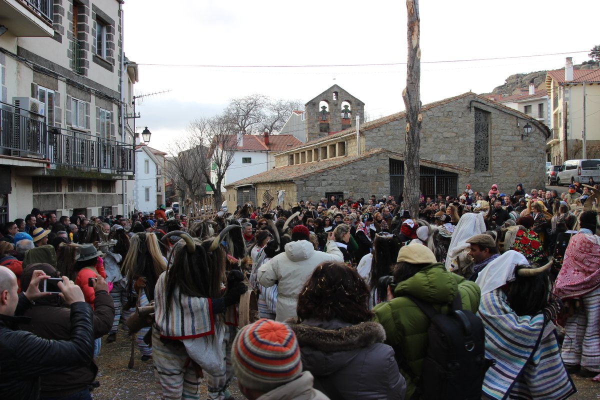 Este 12/04, vive la magia de las mascaradas en Hoyocasero. 🎶 Danzas, folclore y la increíble participación de los Pauliteiros de Portugal. ¡Una cita única! #TradiciónViva mascaravila.com/hoyocasero-ini… <a href="/Mascaravila_Of/">Mascarávila Oficial</a> - <a href="/DanzaHoyocasero/">Danzas Hoyocasero</a> - <a href="/dipuavila/">Diputación de Ávila</a> - <a href="/jcyl/">Junta de Castilla y León</a> - <a href="/Ayto_Hoyocasero/">Ayto de Hoyocasero</a>