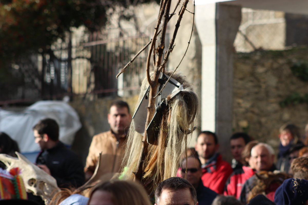 ¿Planes para el 12 de abril? 🎉 Ven a Hoyocasero y disfruta de Mascarávila, donde el folclore y la alegría se unen. ¡Una experiencia inolvidable! #FiestaTradicional mascaravila.com/hoyocasero-ini… <a href="/Mascaravila_Of/">Mascarávila Oficial</a> - <a href="/DanzaHoyocasero/">Danzas Hoyocasero</a> - <a href="/dipuavila/">Diputación de Ávila</a> - <a href="/jcyl/">Junta de Castilla y León</a> - <a href="/Ayto_Hoyocasero/">Ayto de Hoyocasero</a>