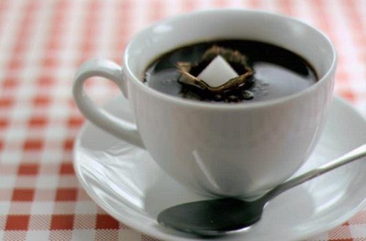 " من الطبيعي أن نختلف .. نعتذر .. نعاتب .. نجتمع .. نفترق ..
ولكن الجميل أن نختلف بلباقة .. ونعتذر بتواضع .. ونعاتب برفق .. ونجتمع بحب .. ونفترق بود ..
القلوب أحياناً كمكعبات السكر .. قاسية .. لكنها سرعان ما تذوب حين تنغمس بطيبة الغير "