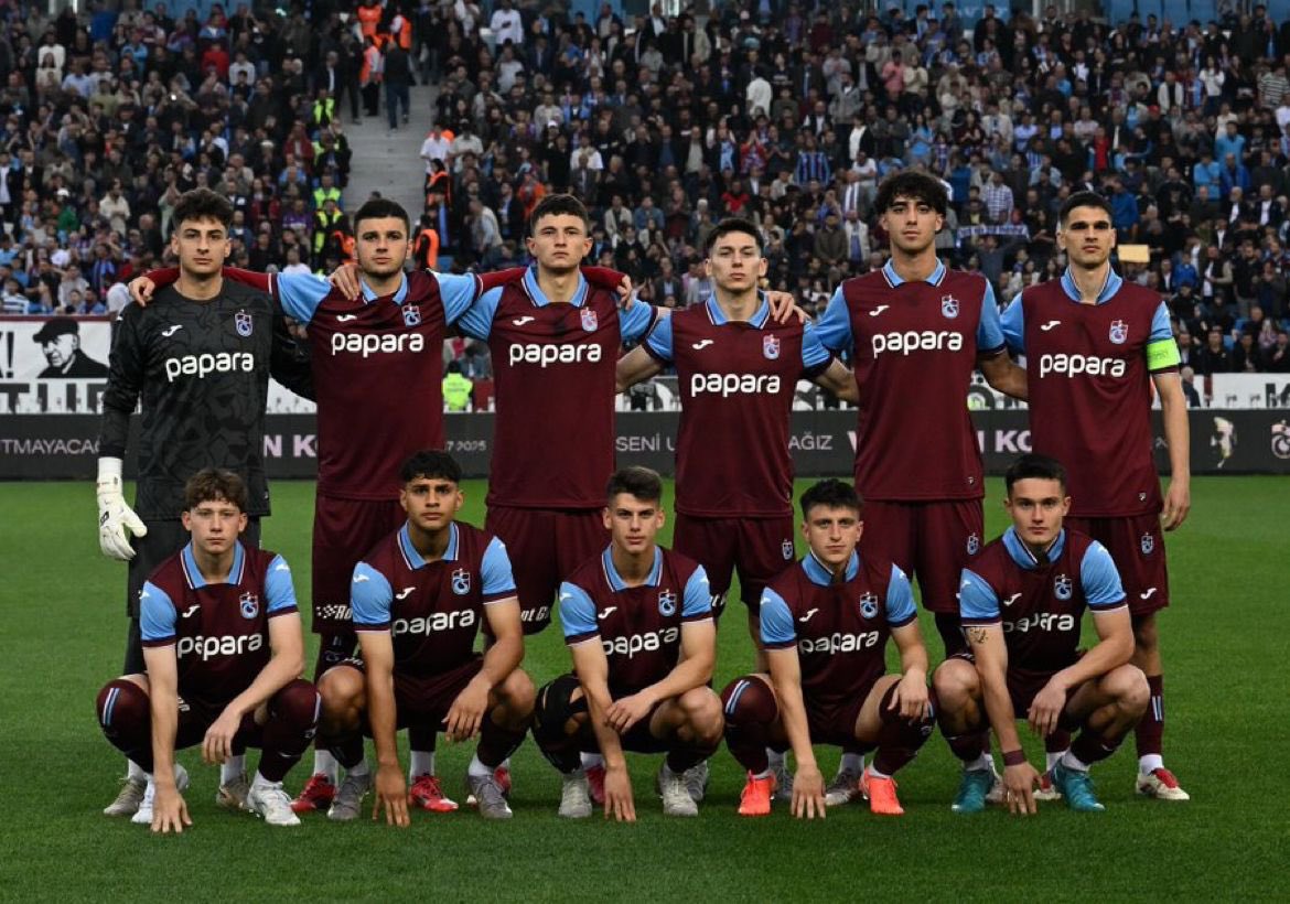 Ümit Davala (@davala22) on Twitter photo İnter U19 takımını çeyrek finalde eleyen Trabzonspor U19 takımını yürekten tebrik ediyorum. Bir Avrupa Kupası daha ülkemize çok yakışır. Tüm takıma ve ekibe yarı final maçında başarılar dilerim. Gençlerimiz ülkemizin geleceği. İnter U19 takımını çeyrek finalde eleyen Trabzonspor U19 takımını yürekten tebrik ediyorum. Bir Avrupa Kupası daha ülkemize çok yakışır. Tüm takıma ve ekibe yarı final maçında başarılar dilerim. Gençlerimiz ülkemizin geleceği.