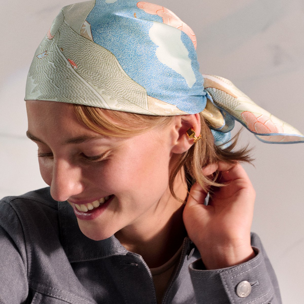 エルメスとコラボレーションしてできたスカーフが発売されました