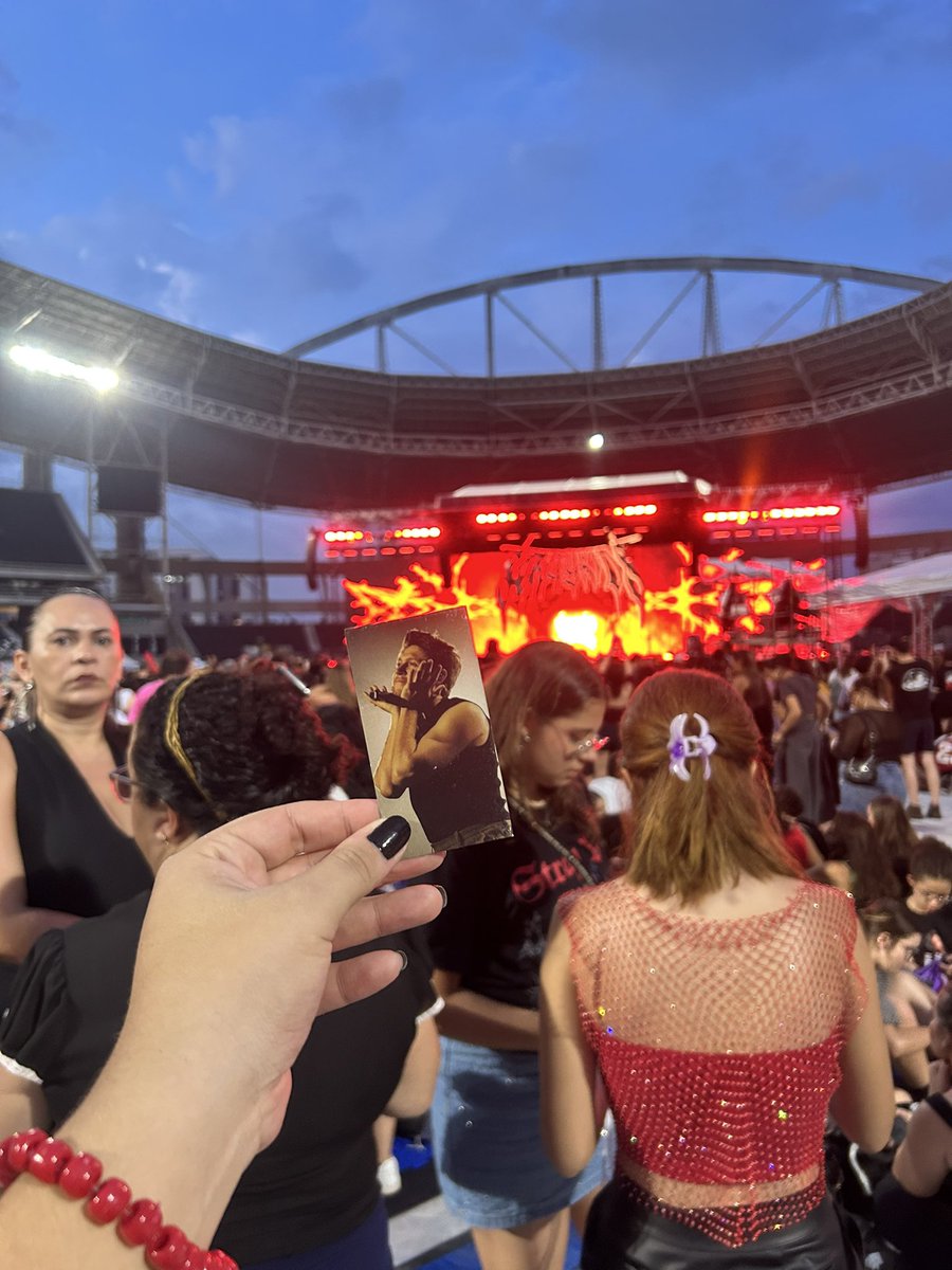 projetoOt5br's tweet photo. Eles nao sabem, mas o Niall Horan veio prestigiar o stray kids no seu primeiro show no Brasil 
#StrayKids_dominATE #Straykidsbrasil https://t.co/bD6xJcHQcI